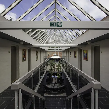 尼耶库洛宾馆 萨博