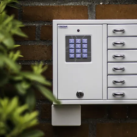 尼耶库洛宾馆 萨博