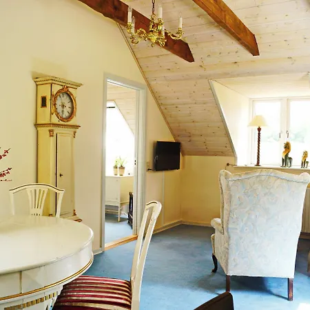 尼耶库洛宾馆 3*