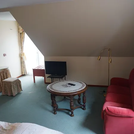 尼耶库洛宾馆 宾馆 萨博